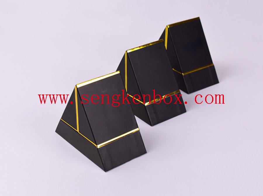 Бумажная коробка для упаковки треугольников
