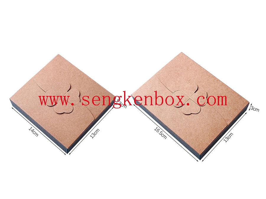 Бумажная коробка с четырехлистным клевером
