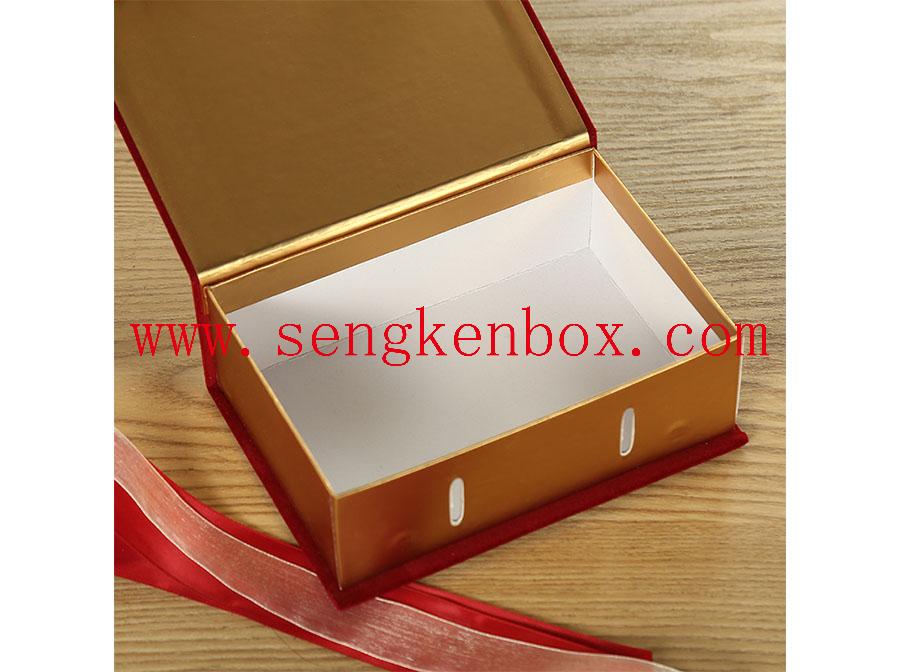 Бумажная подарочная коробка с лентой Portable