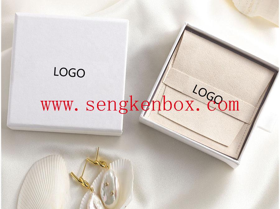 Бумажная коробка с логотипом