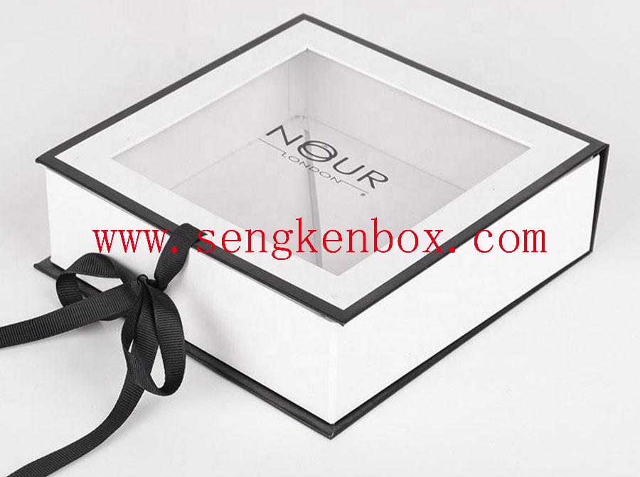 Бумажная коробка из гофрированного картона с прозрачным окном