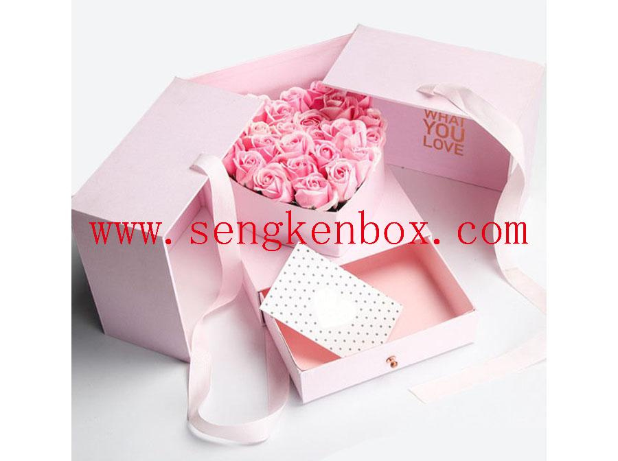 Упаковочная коробка с цветами для торта