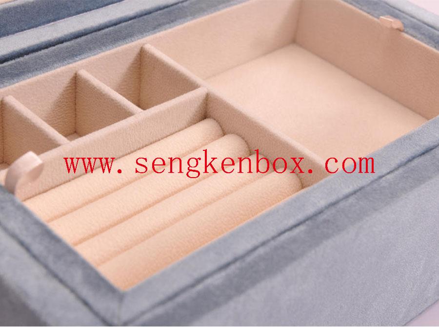 Кожаная коробка для упаковки ювелирных изделий