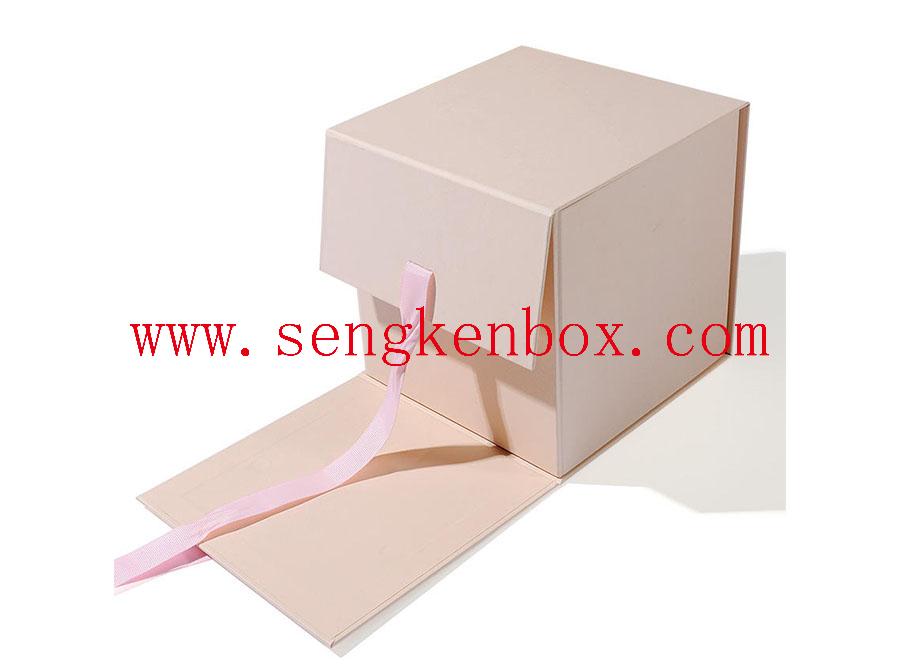 Подарочная коробка из высококачественного картона