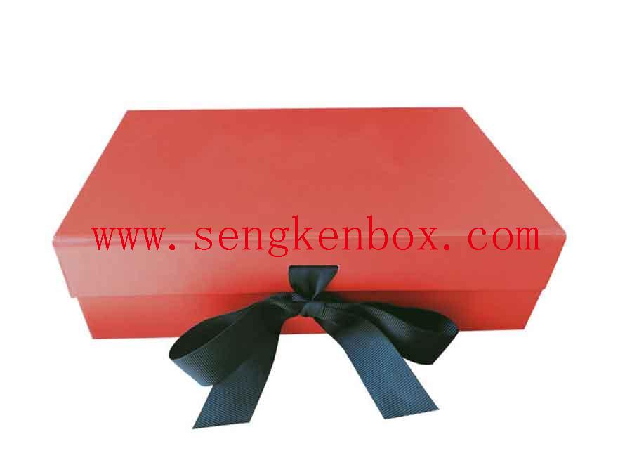 Подарочная коробка из цветной бумаги на заказ