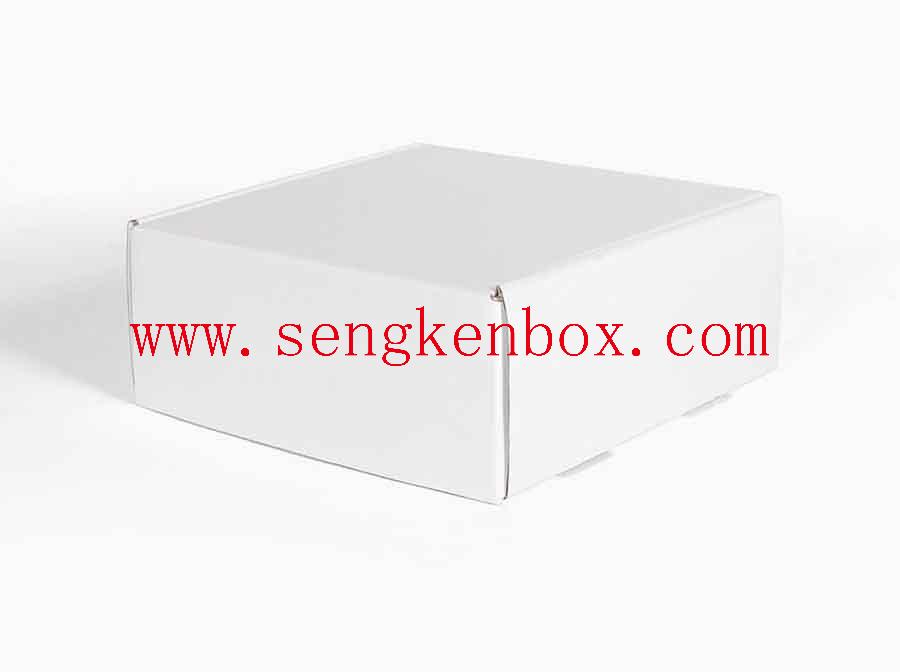 Бумажная упаковочная коробка для одежды