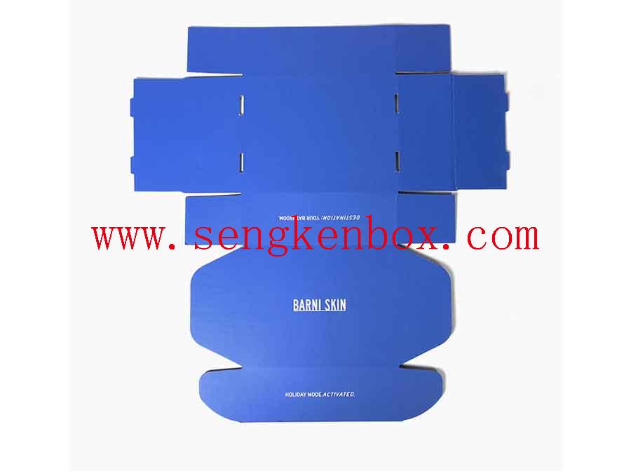 Упаковочная коробка из гофрированного картона темно-синего цвета