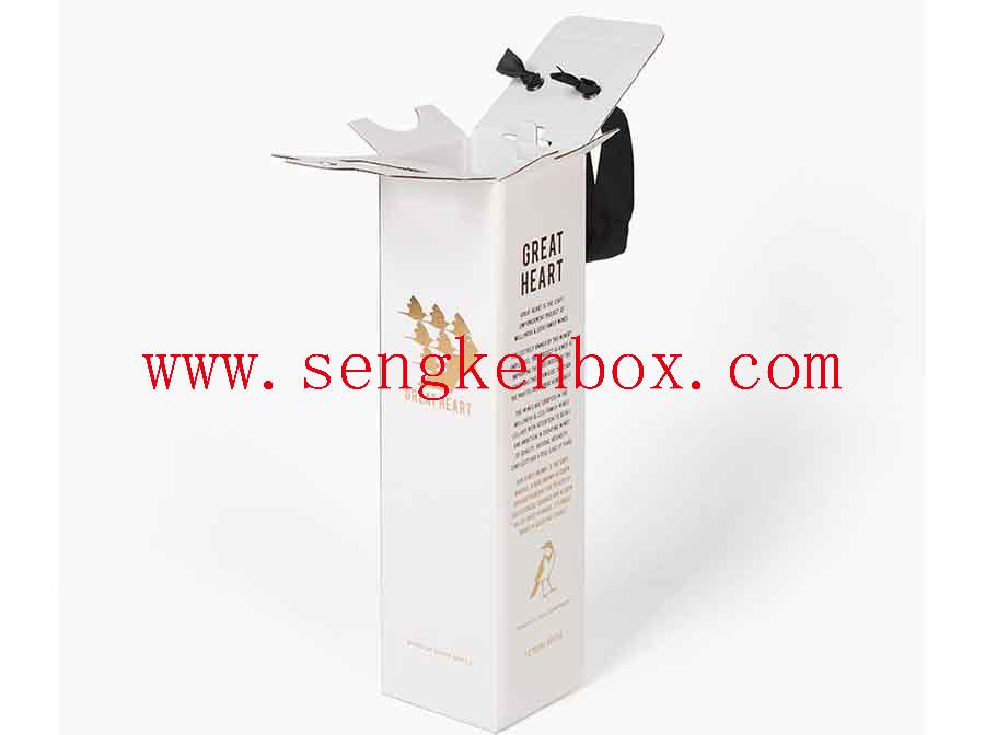 Бумажная подарочная коробка с золотым штампом