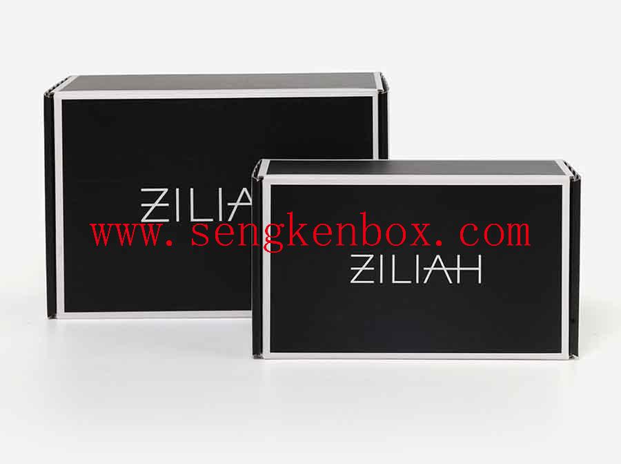 Бумажная подарочная коробка с черными и белыми полосами