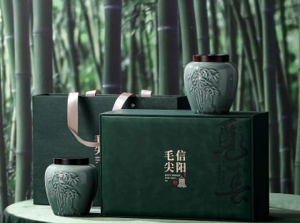 Gift box with two porcelain jars